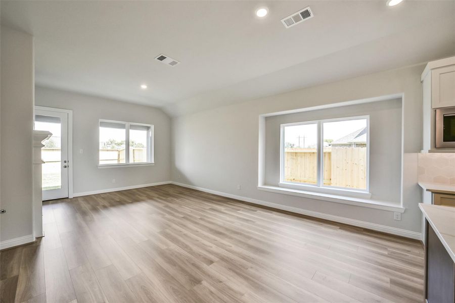 Spacious, unfurnished interior of a new home in Sienna 40', Missouri City (Image 29). Spacious, unfurnished interior of a new home in Sienna 40', Missouri City (Image 29).