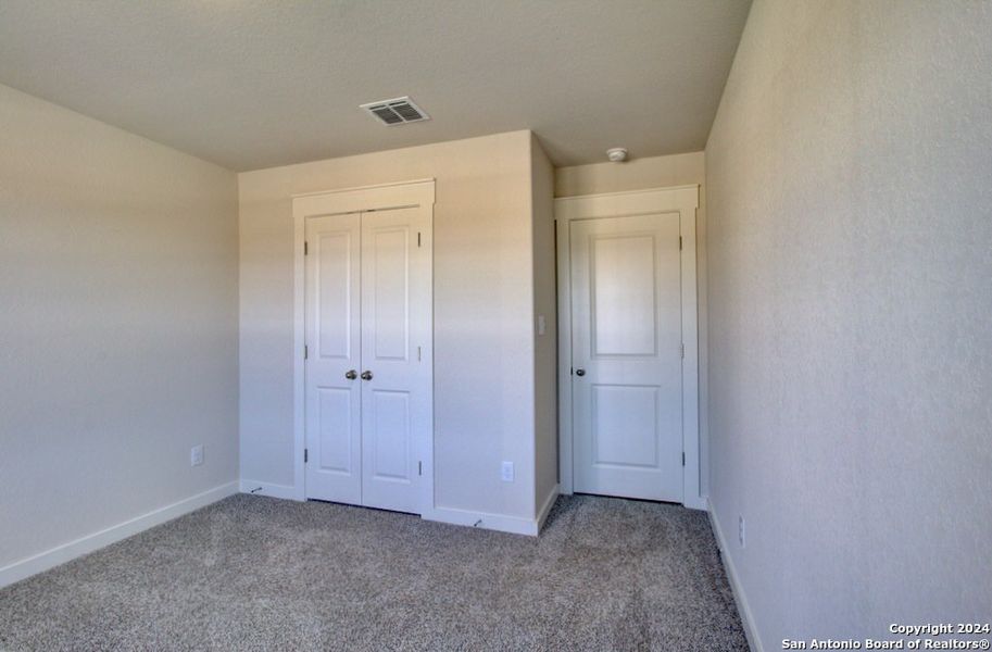 Spacious, unfurnished interior of a new home in Cloud Country, New Braunfels (Image 23).