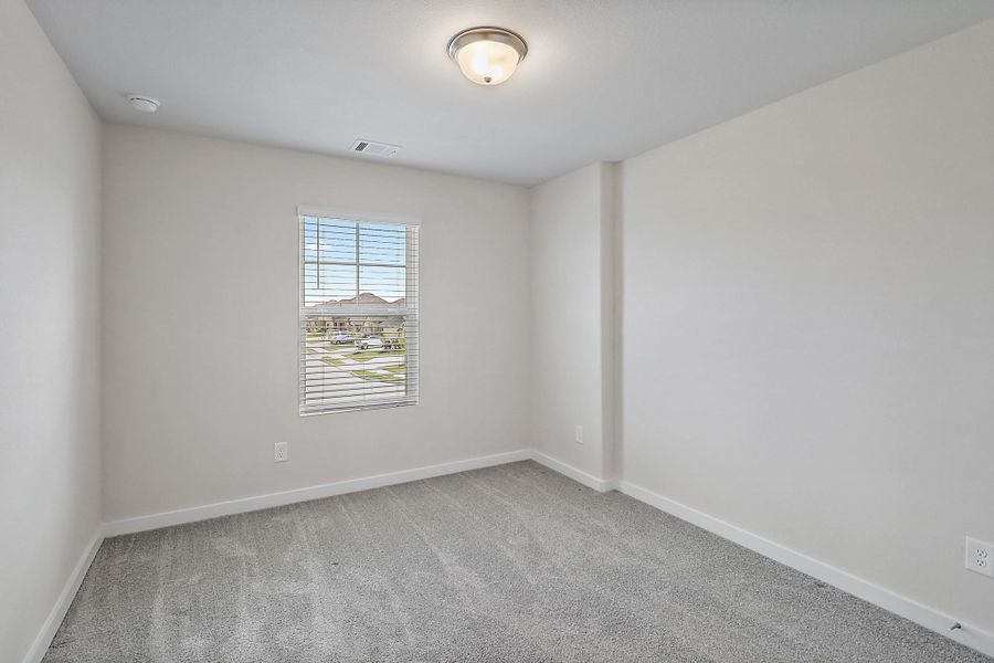 Spacious, unfurnished interior of a new home in Heights of Barbers Hill, Baytown (Image 12).