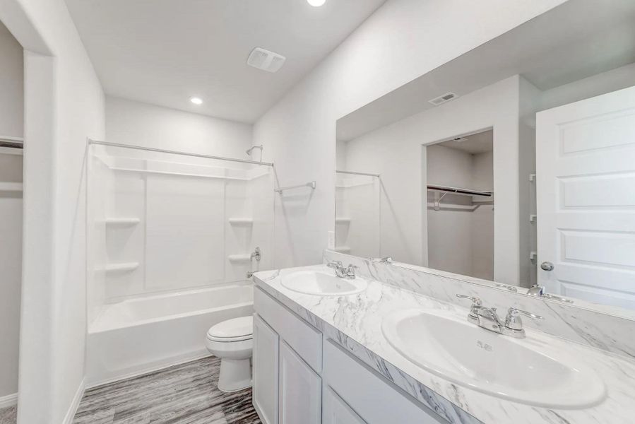 Furnished interior view inside a new home in Shirey Forest - Branches, Lufkin (Image 8).