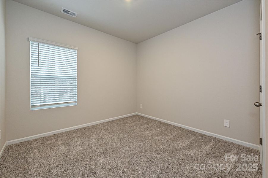 Spacious, unfurnished interior of a new home in Buffalo Ridge, Newton (Image 21).