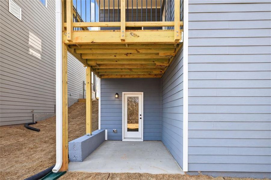 Exterior details and patio area of a home in Sanders Park, Austell (Image 3).
