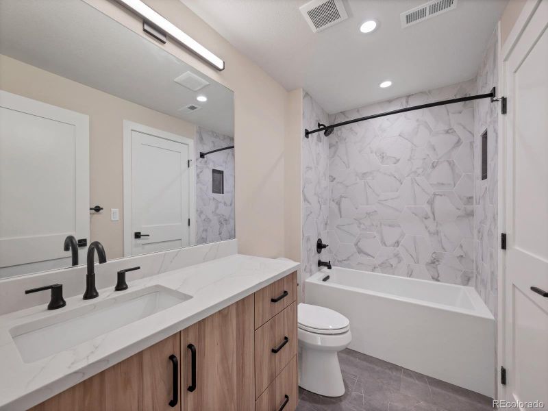 Basement full bath with soaking tub