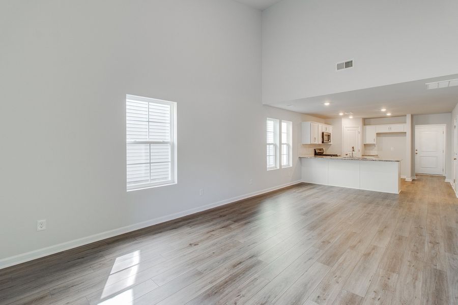 Spacious, unfurnished interior of a new home in Bluefield, Lexington (Image 22).