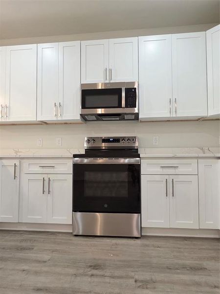 Picture of Stainless steel stove and microwave.