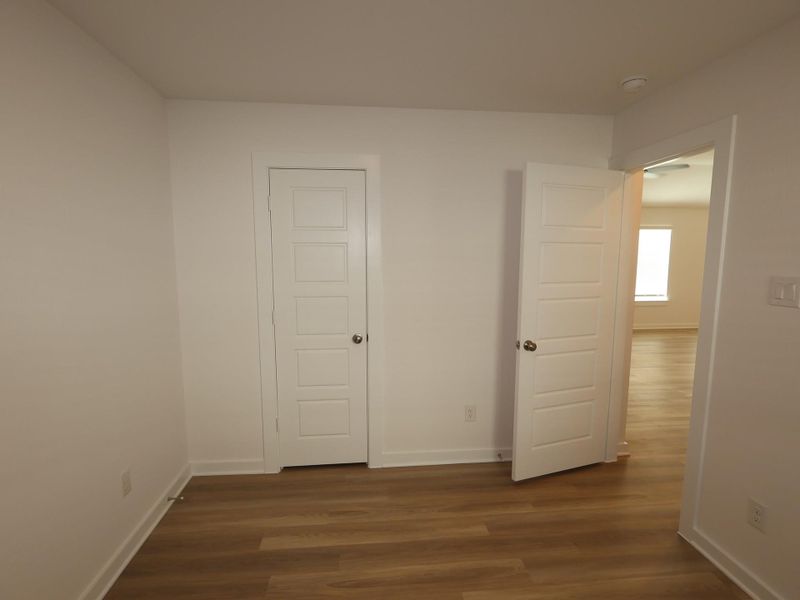 Spacious, unfurnished interior of a new home in Ambrose, La Marque (Image 14).