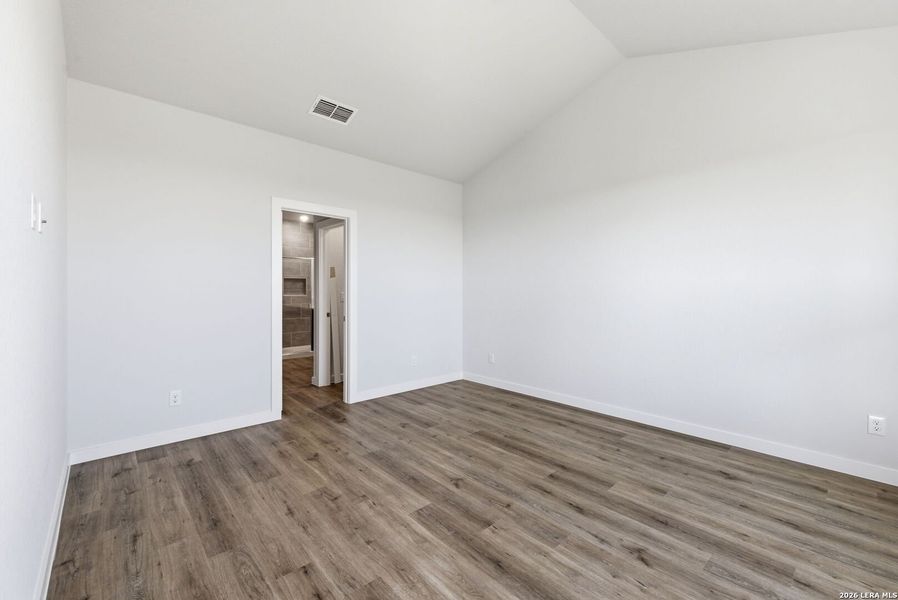 Spacious, unfurnished interior of a new home in Talley Fields, San Antonio (Image 20).