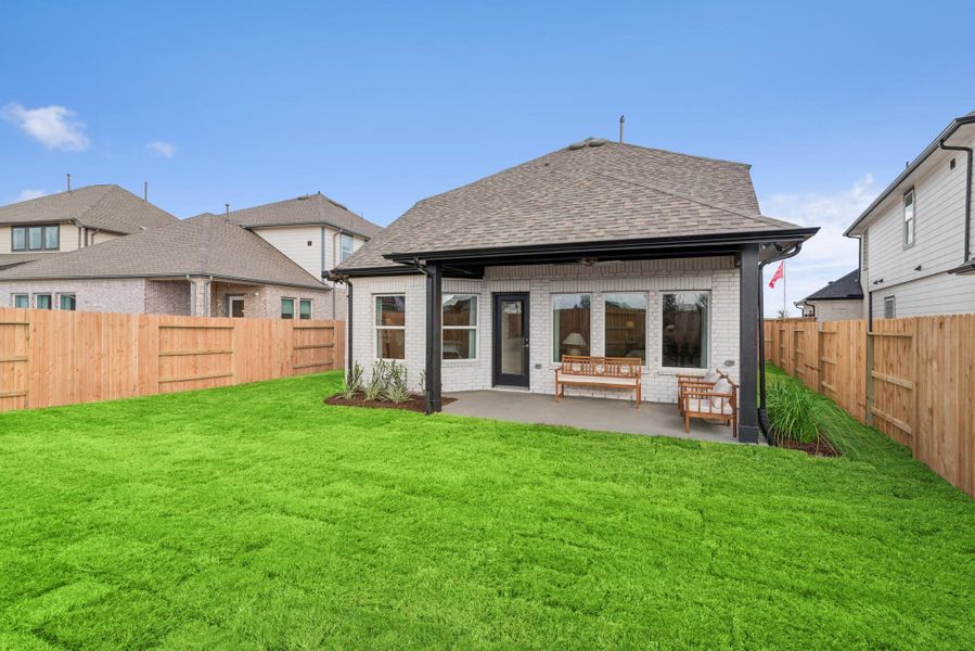 Exterior details and patio area of a home in Wildrye, Waller (Image 3).