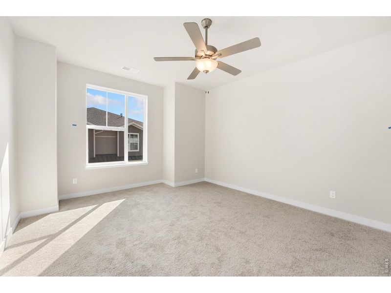 Spacious, unfurnished interior of a new home in The Lakes at Centerra - Discovery, Loveland (Image 12).
