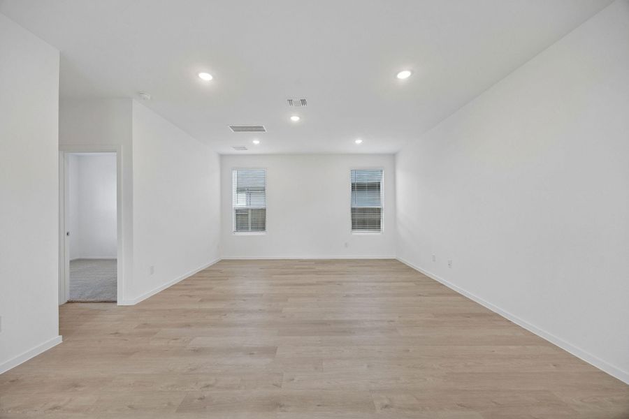 Spacious, unfurnished interior of a new home in Stokesbury, Waller (Image 22).