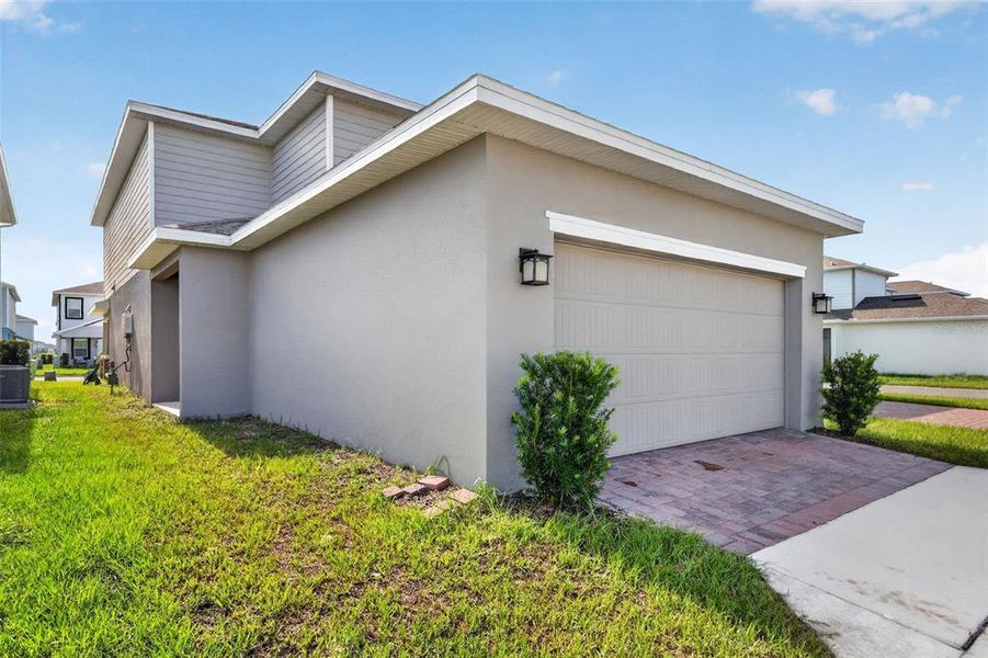 Exterior details and patio area of a home in , Apopka (Image 26).