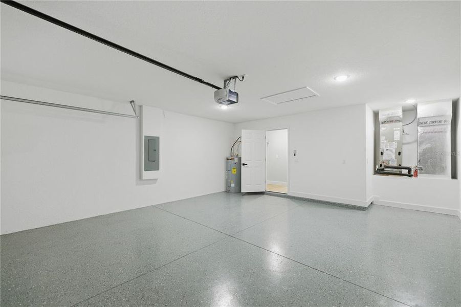Spacious, unfurnished interior of a new home in , Ocala (Image 28).