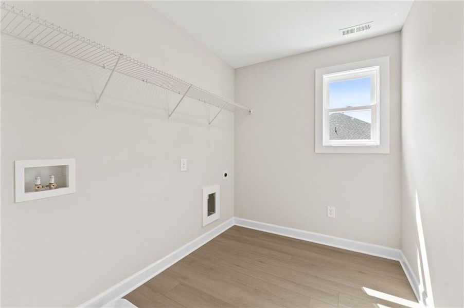 Spacious, unfurnished interior of a new home in Oak Valley Estates, Marietta (Image 17).