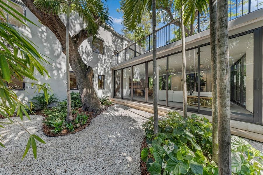 Exterior details and patio area of a home in , Miami (Image 23).