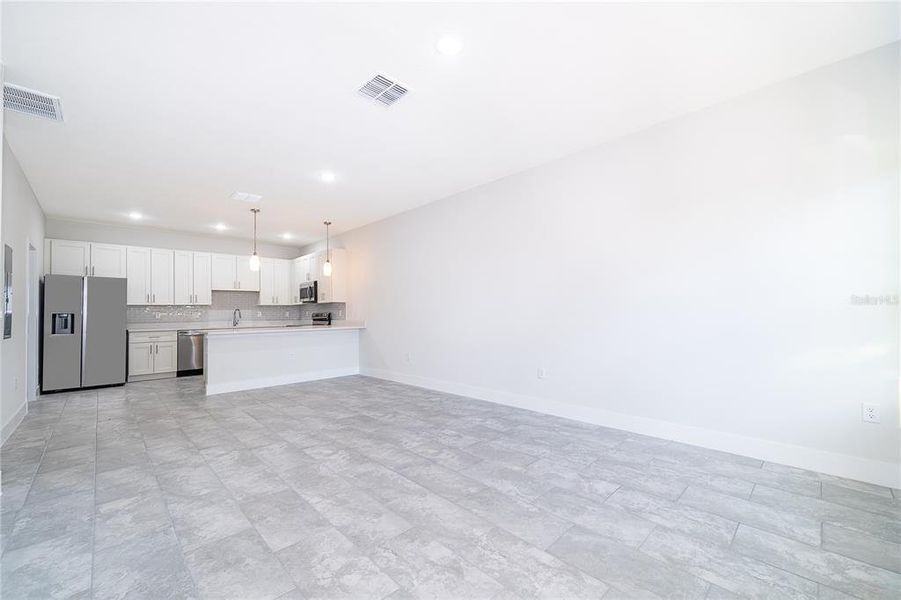 Spacious, unfurnished interior of a new home in , Kissimmee (Image 18).