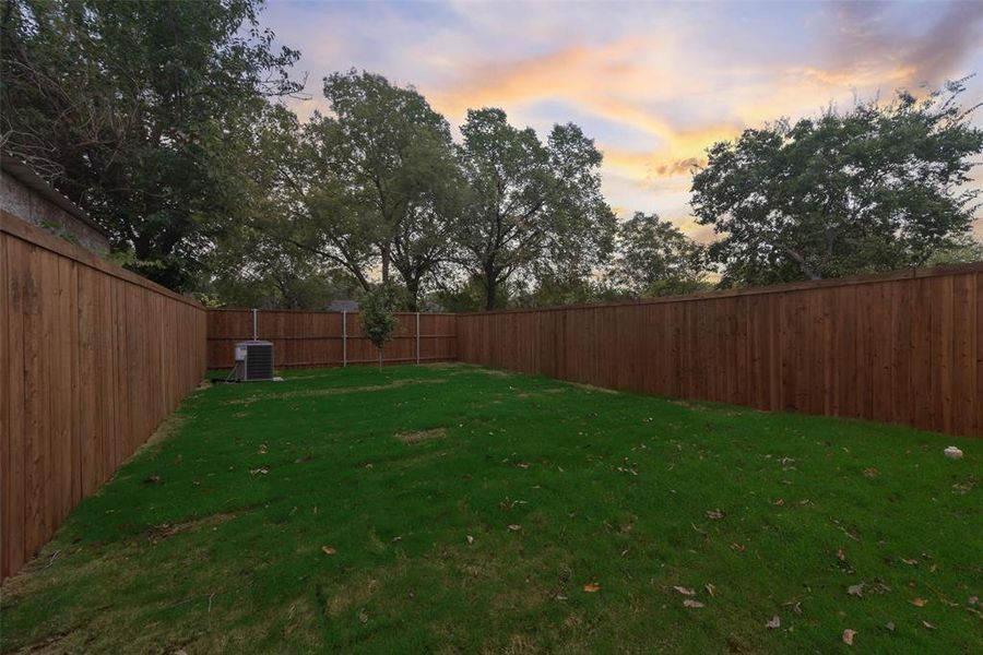 Exterior details and patio area of a home in , Dallas (Image 4).