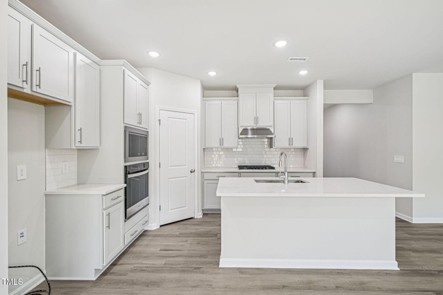 13-web-or-mls-Raleigh - Oak Manor - 721