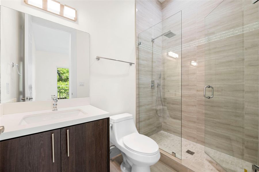 Furnished interior view inside a new home in , Fort Lauderdale (Image 9).