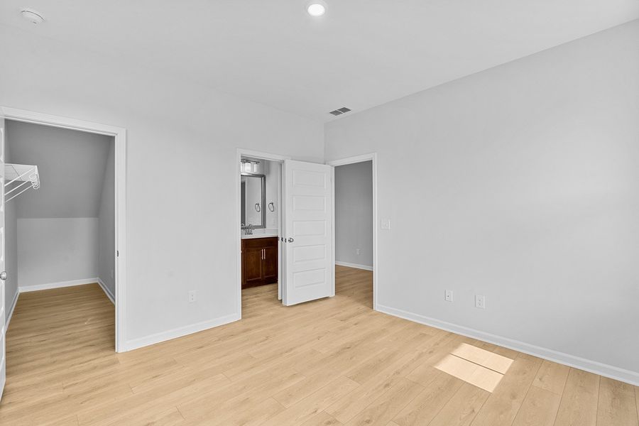 Spacious, unfurnished interior of a new home in Hanes Lake, Winston-Salem (Image 27).