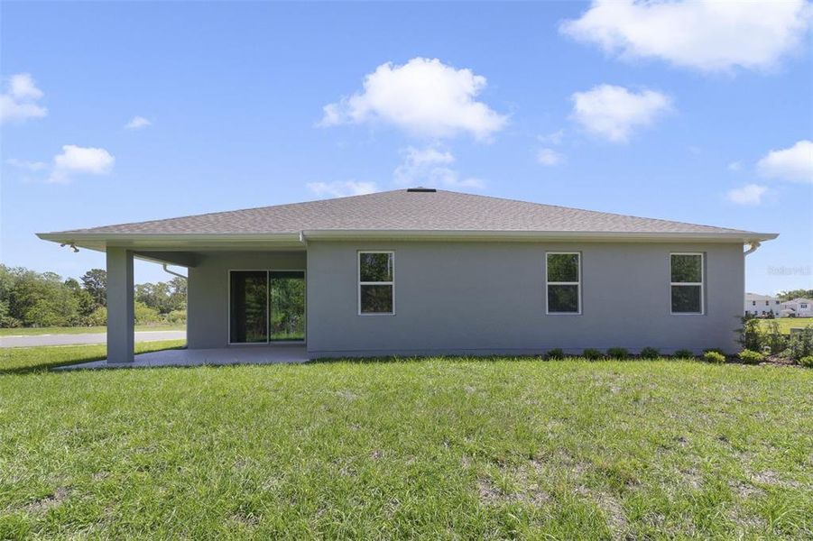 Exterior details and patio area of a home in Estates at Lake Jesup, Sanford (Image 4).
