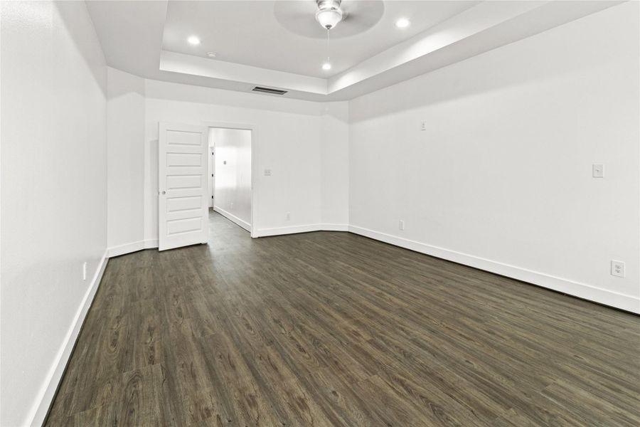 Spacious, unfurnished interior of a new home in , Houston (Image 26).