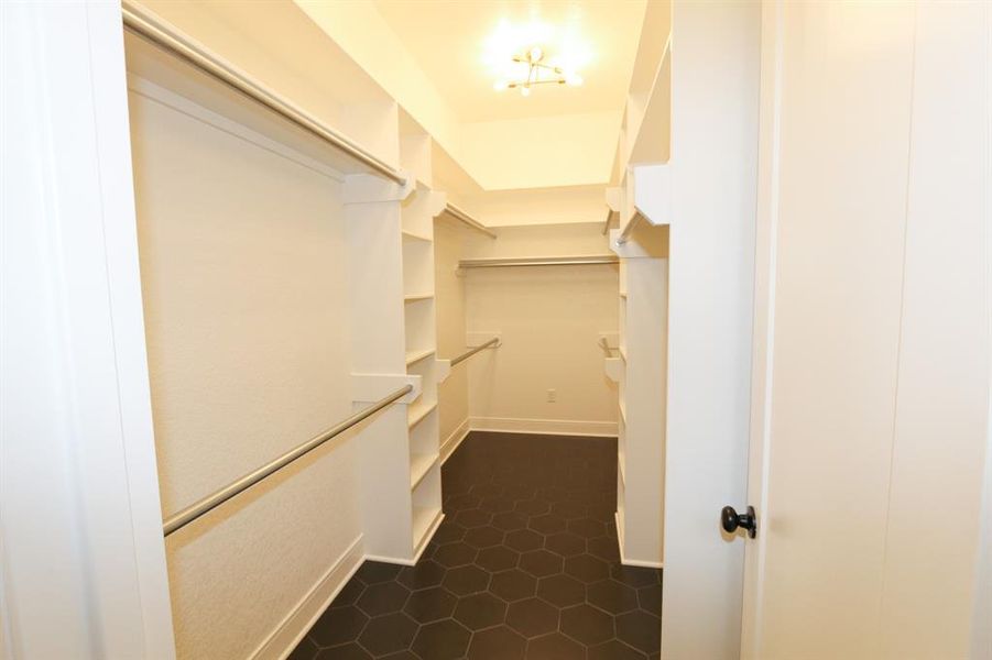 Spacious, unfurnished interior of a new home in , Tyler (Image 28).