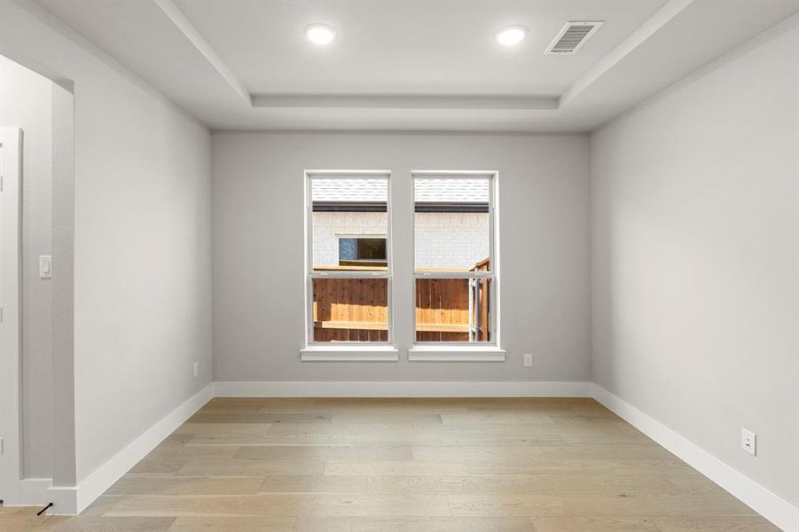 05. 1320 Eclipse - Dining