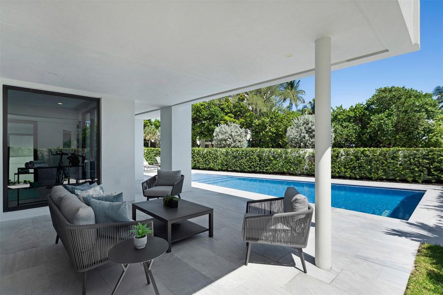 Exterior details and patio area of a home in , Fort Lauderdale (Image 1).