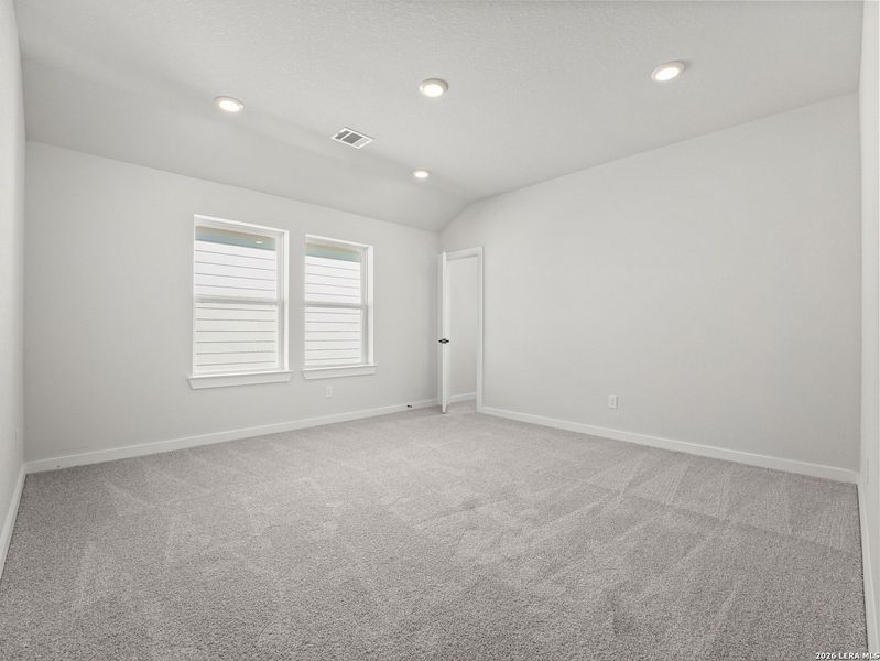 Spacious, unfurnished interior of a new home in Hunter's Ranch, San Antonio (Image 18).