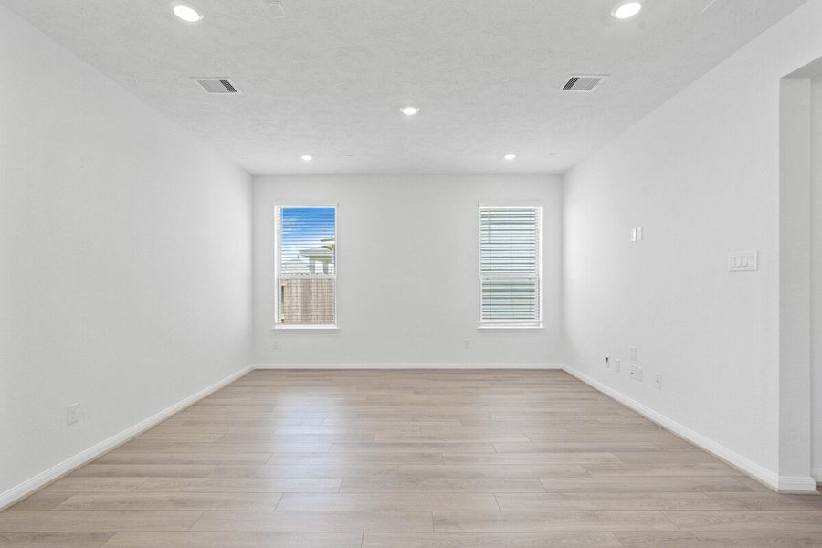 Spacious, unfurnished interior of a new home in Sunset Grove South, Hitchcock (Image 5). Spacious, unfurnished interior of a new home in Sunset Grove South, Hitchcock (Image 5).