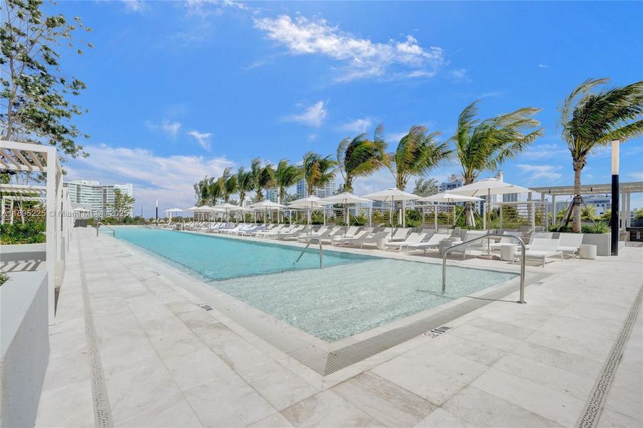 Community amenities in 72 Park, Miami (Image 39).