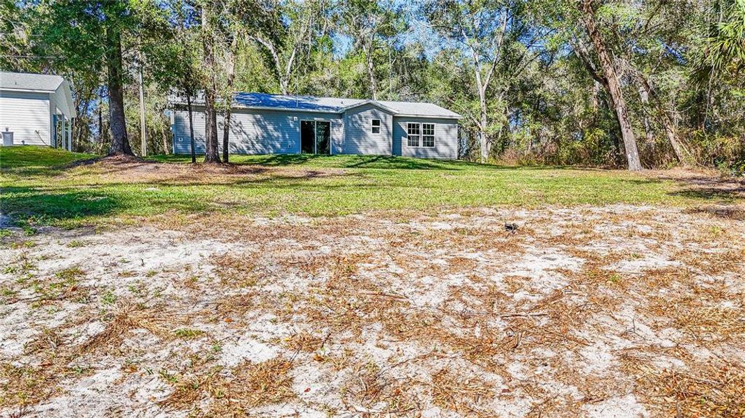Exterior details and patio area of a home in , Ocklawaha (Image 21).