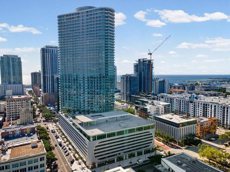 Condo located in St. Petersburg, FL showcasing its design and architecture (Image 31). Condo located in St. Petersburg, FL showcasing its design and architecture (Image 31).