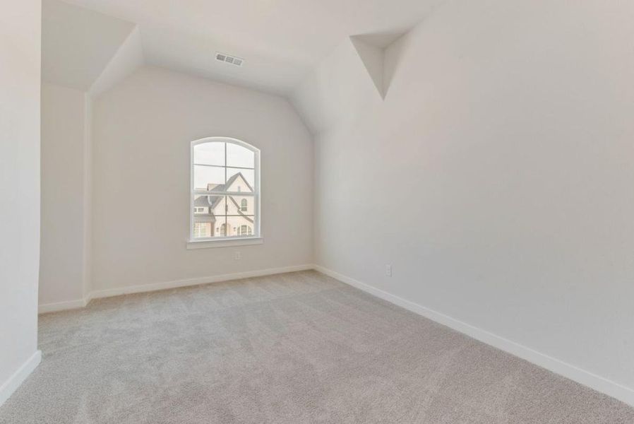 Spacious, unfurnished interior of a new home in Trails at Cottonwood Creek, Rowlett (Image 31).