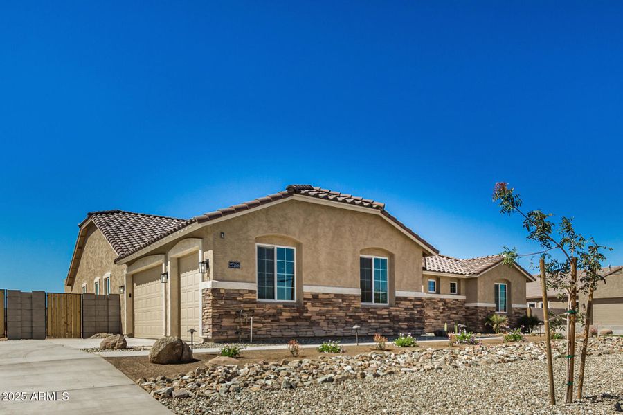 3-CAR GARAGE spec home 3-CAR GARAGE spec home