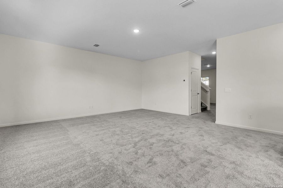 Spacious, unfurnished interior of a new home in Saddlebrook Ranch, Schertz (Image 23).