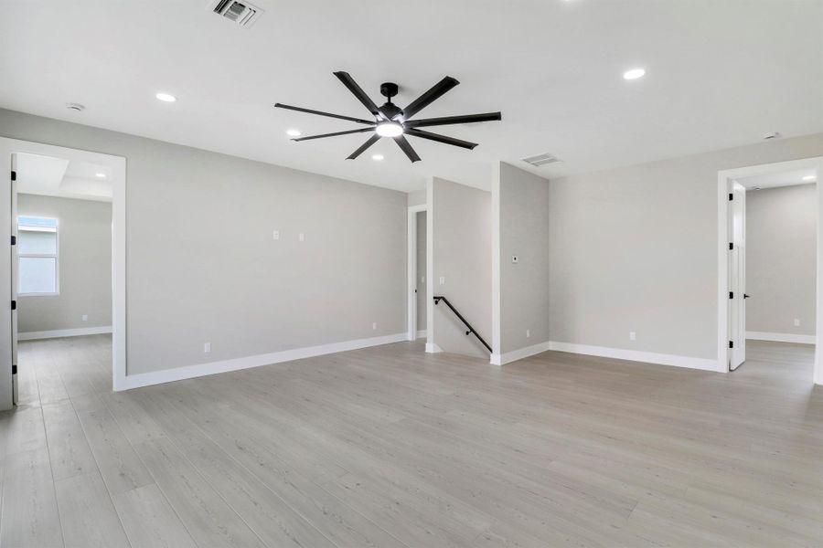 Spacious, unfurnished interior of a new home in , Jensen Beach (Image 50).