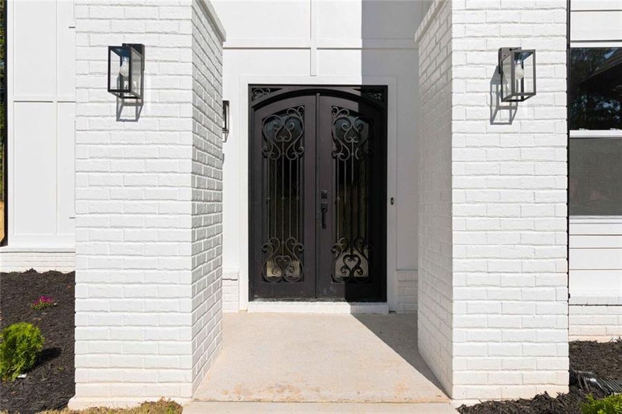 Exterior details and patio area of a home in , Griffin (Image 3).