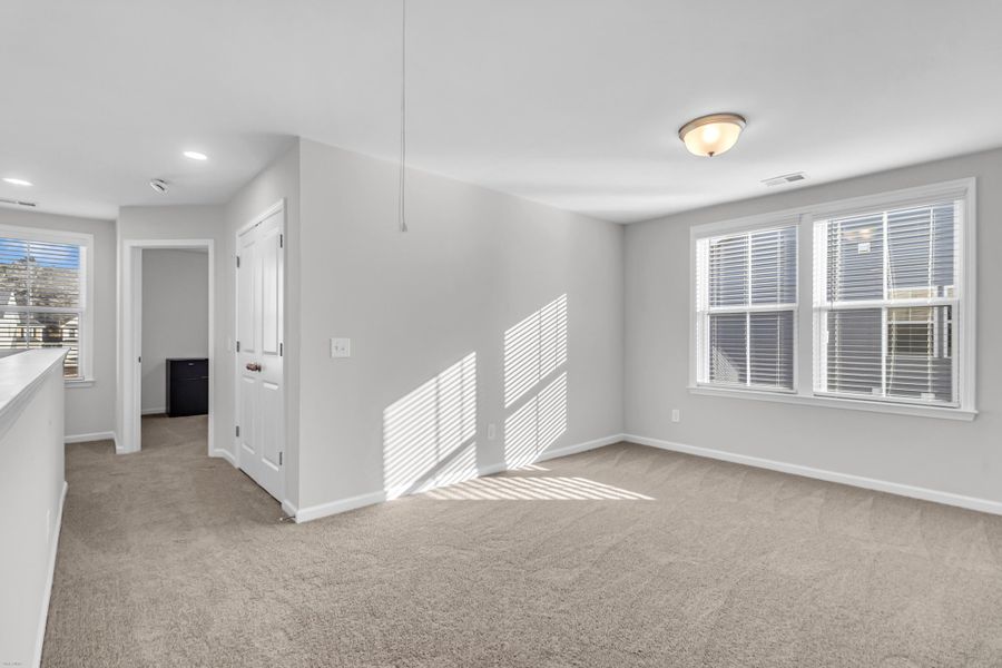 Spacious, unfurnished interior of a new home in , Summerville (Image 24).