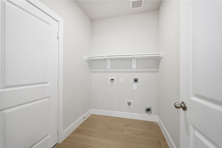 Spacious, unfurnished interior of a new home in Sunterra Lakes, Brookshire (Image 52). Spacious, unfurnished interior of a new home in Sunterra Lakes, Brookshire (Image 52).
