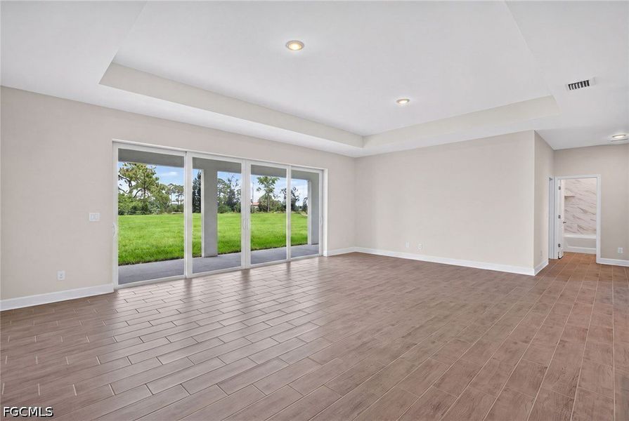 Spacious, unfurnished interior of a new home in Cape Coral, Cape Coral (Image 12).
