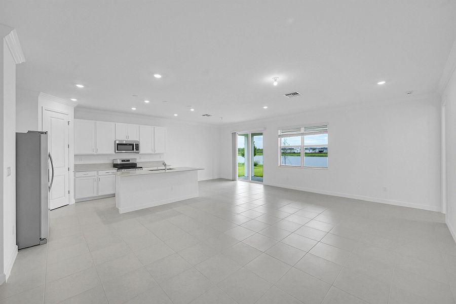 Spacious, unfurnished interior of a new home in Seagrove: The Indies, Fort Pierce (Image 22).