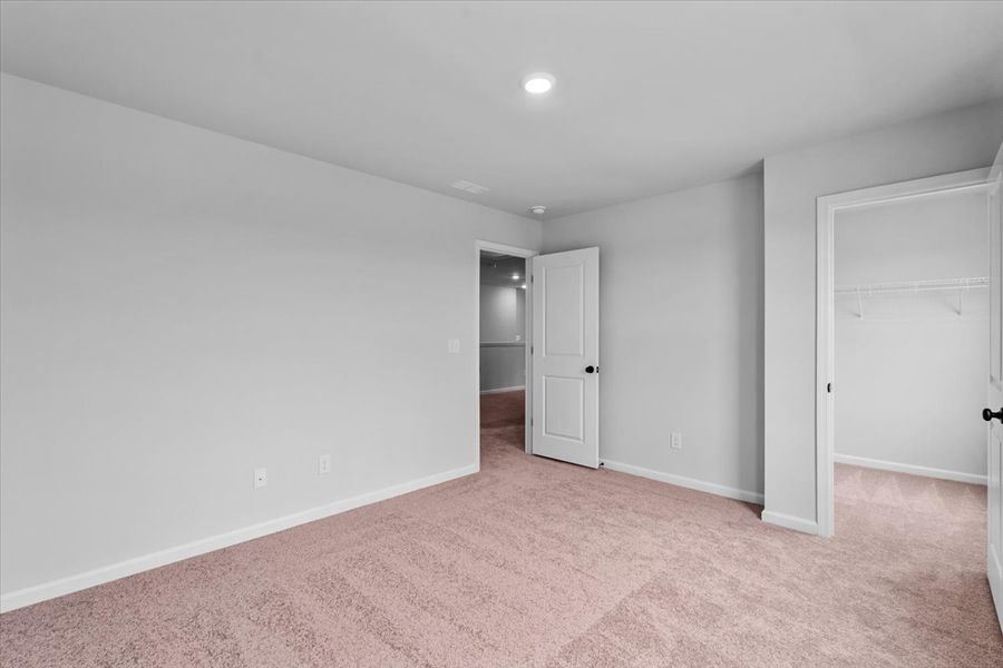 Spacious, unfurnished interior of a new home in Fieldstone, Lexington (Image 34).