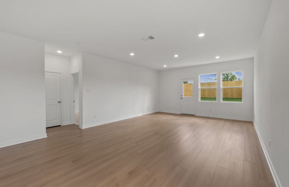 Spacious, unfurnished interior of a new home in County View, Temple (Image 28).