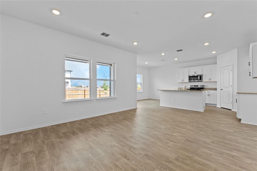 Spacious, unfurnished interior of a new home in Palomino, Manor (Image 24).