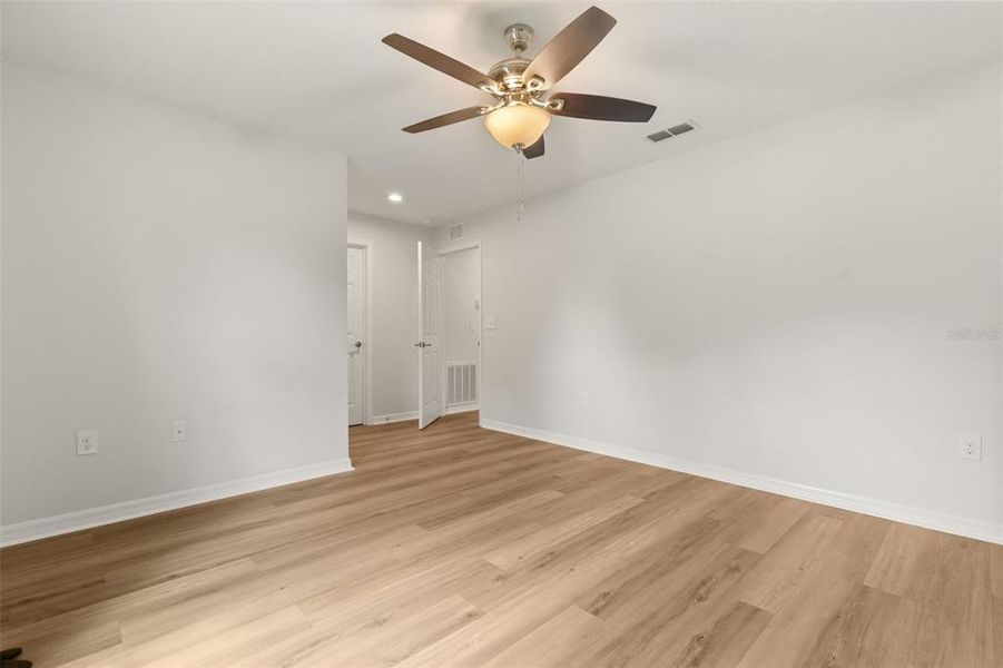Spacious, unfurnished interior of a new home in , Bartow (Image 24).
