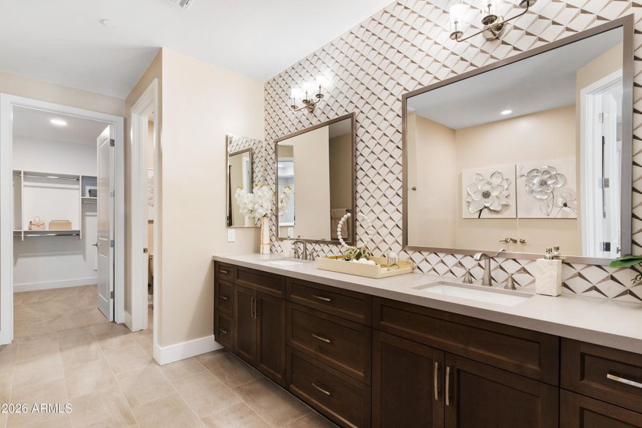 TheLuxeValentino5mb-00585