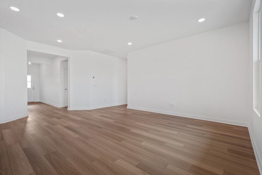 Spacious, unfurnished interior of a new home in Sage Farms, White House (Image 72).