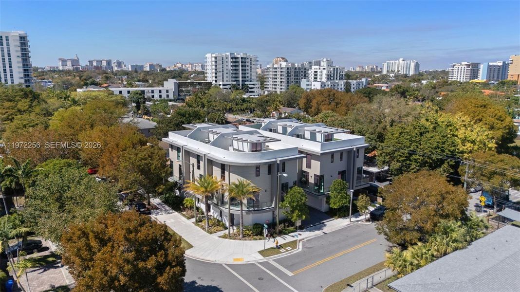 Condo located in Miami, FL showcasing its design and architecture (Image 4). Condo located in Miami, FL showcasing its design and architecture (Image 4).