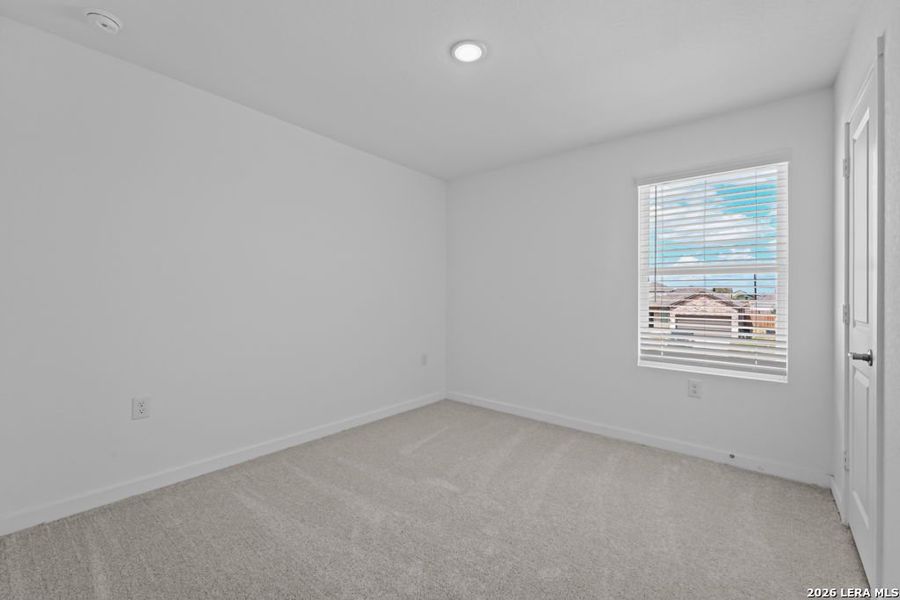 Spacious, unfurnished interior of a new home in Vida, San Antonio (Image 18).